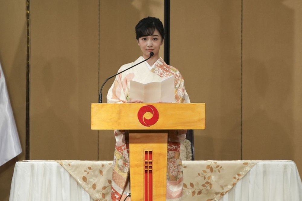 Công chúa xinh đẹp nhất Nhật Bản một mình xuất hiện trong chuyến công du nước ngoài, được khen hết lời bởi chi tiết cực tinh tế - Ảnh 3.