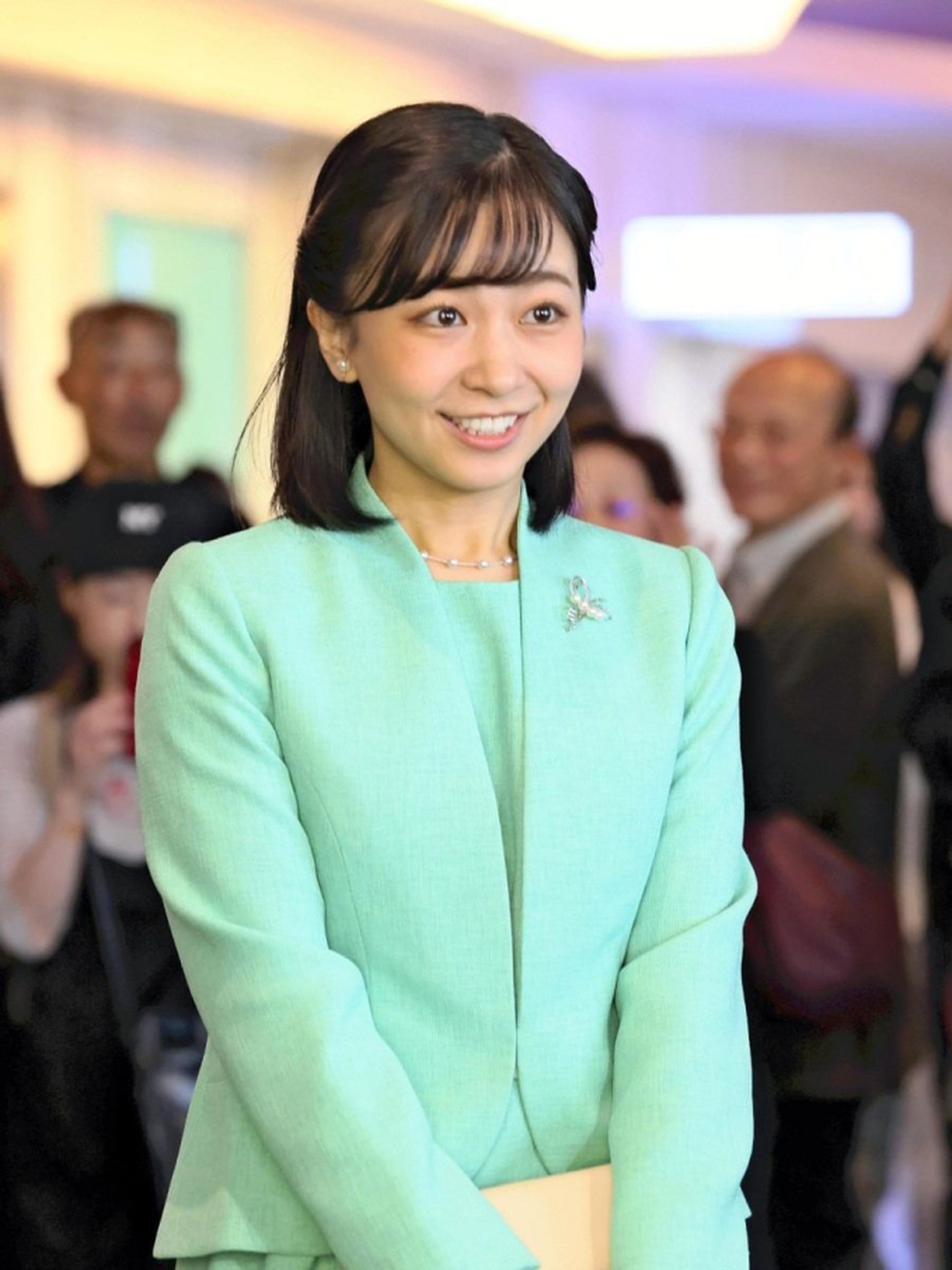 Công chúa xinh đẹp nhất Nhật Bản một mình xuất hiện trong chuyến công du nước ngoài, được khen hết lời bởi chi tiết cực tinh tế - Ảnh 1.