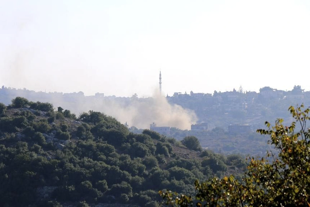 Hàng chục xe bọc thép sắp đổ bộ Lebanon: Ma trận tên lửa sát sườn Israel, 1 nước NATO hành động - Ảnh 2.