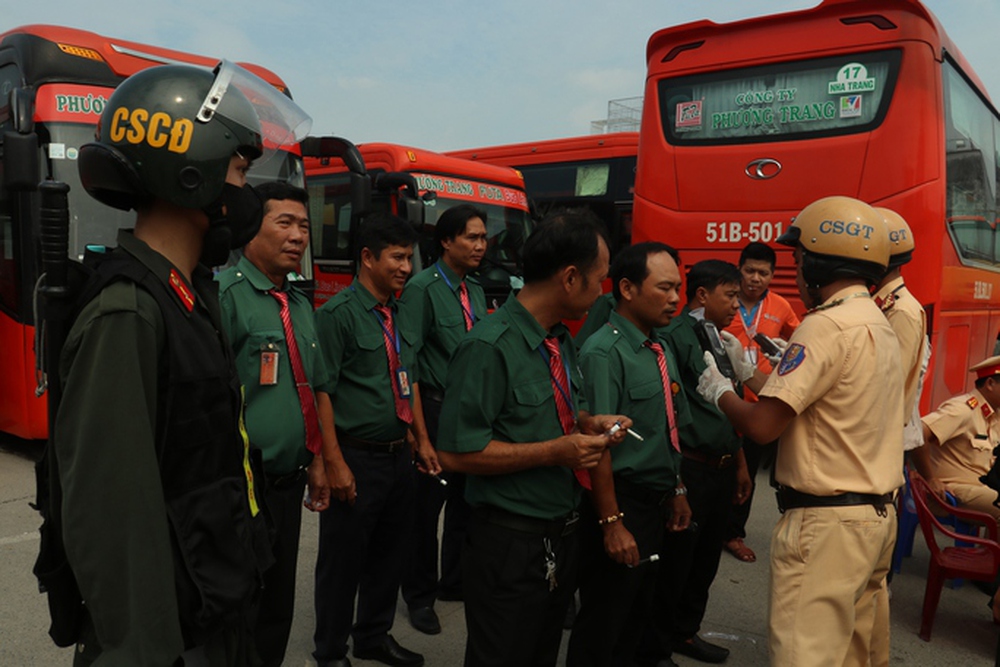 CLIP: Đồng loạt kiểm tra bãi xe Phương Trang, Thuận Thảo, Việt Tân Phát tại TP HCM - Ảnh 3.