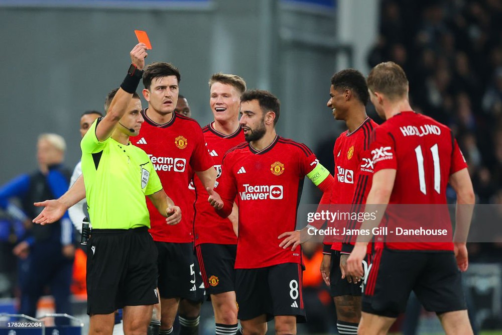 Rashford nhận thẻ đỏ tai hại, Man United gục ngã theo kịch bản không thể nghiệt ngã hơn ở Champions League - Ảnh 2.