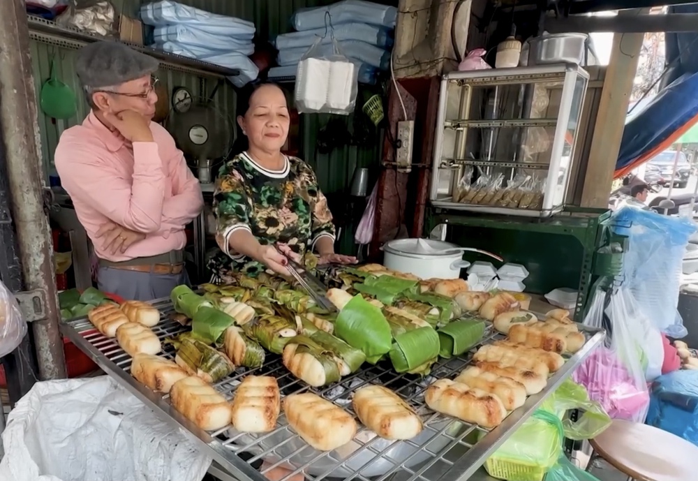 “Kỳ lạ” quán chuối nếp nướng nườm nượp khách, bán 100kg/ngày nhưng chủ quán mãi không giàu - Ảnh 4.