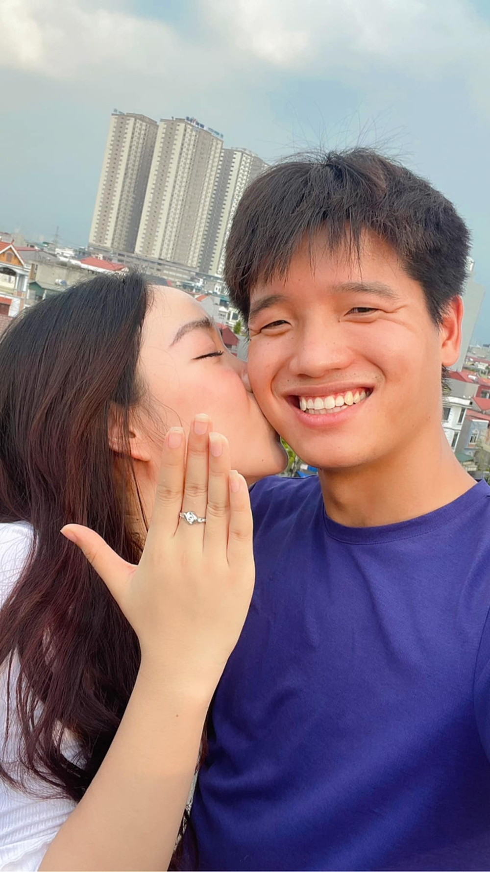 Thủ môn U23 Việt Nam nức tiếng một thời tung bộ ảnh cưới ngọt ngào với vợ làm giáo viên tiểu học - Ảnh 8.