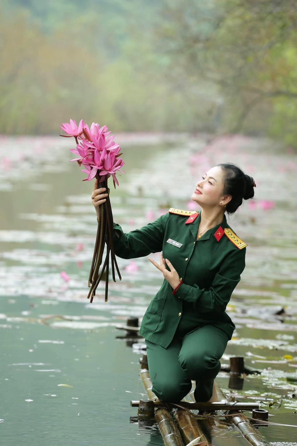 Nam thần màn ảnh 2 vợ chồng đều mang quân hàm Đại tá, là cặp trai tài gái sắc hạnh phúc của showbiz Việt - Ảnh 3.