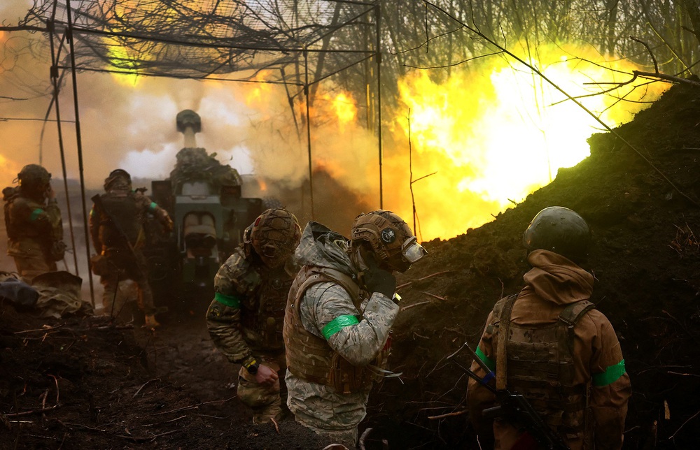 Nga tung cú đánh úp vào vùng chiến lược mà Ukraine không ngờ tới, nã hỏa lực vào pháo đài tiền tuyến - Ảnh 1.