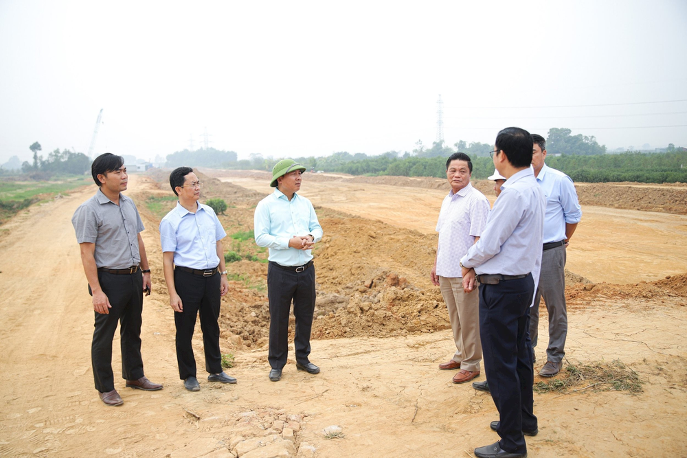 Mê Linh: Đồng loạt triển khai 8 mũi thi công dự án đường Vành đai 4 - Vùng Thủ đô - Ảnh 2.