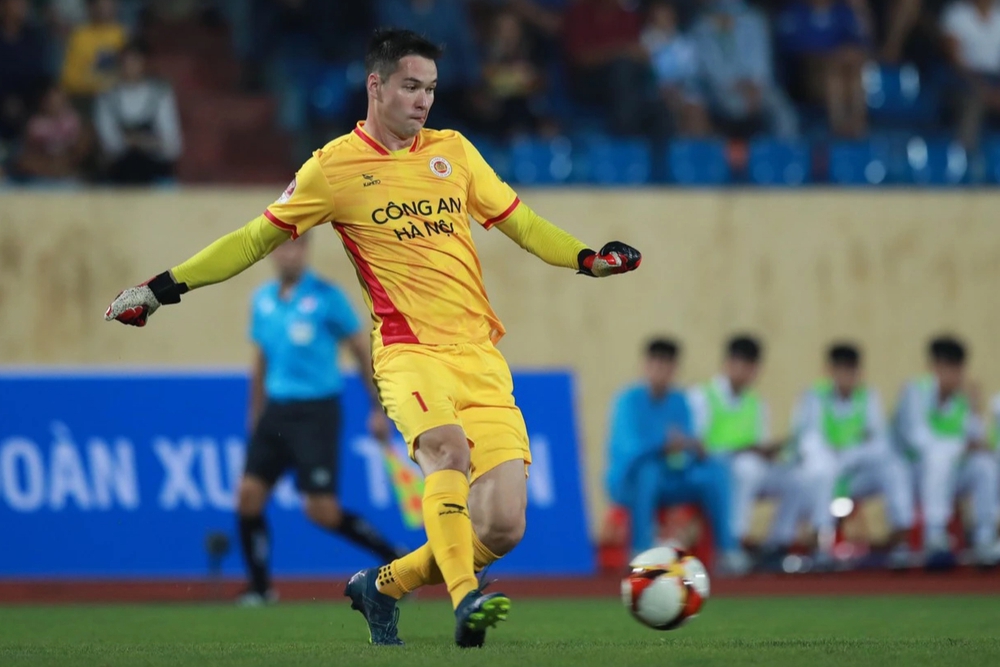 Báo Trung Quốc bất ngờ loan tin lạ: HLV Troussier muốn nhập tịch 20 cầu thủ cho tuyển Việt Nam - Ảnh 3.