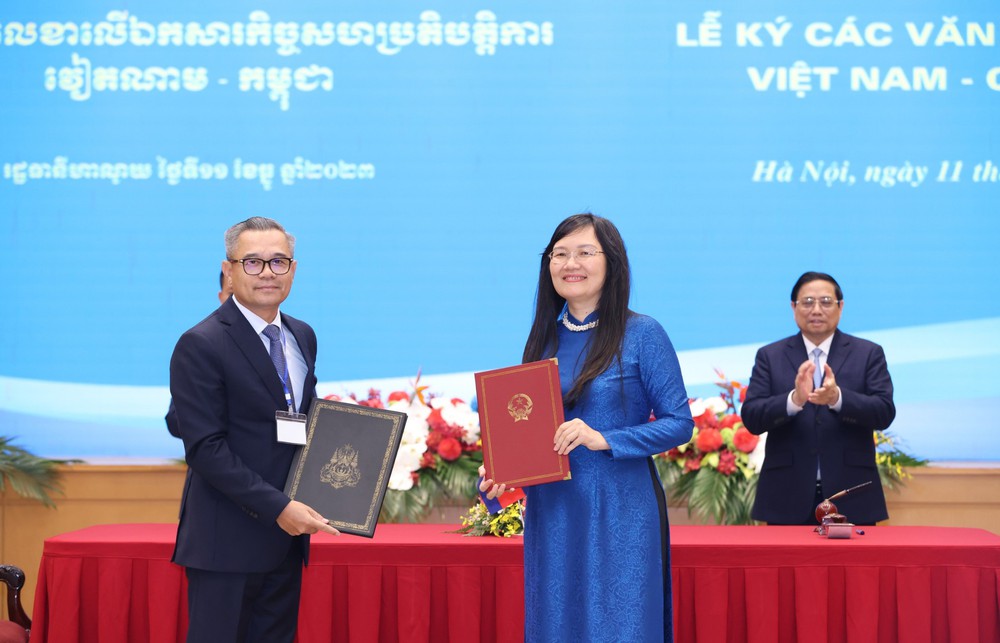 Việt Nam và Campuchia ký kết ba văn kiện hợp tác song phương - Ảnh 4.