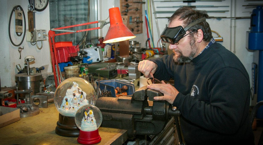 Sự ra đời tình cờ của quả cầu tuyết cách đây hơn 120 năm - Ảnh 3.