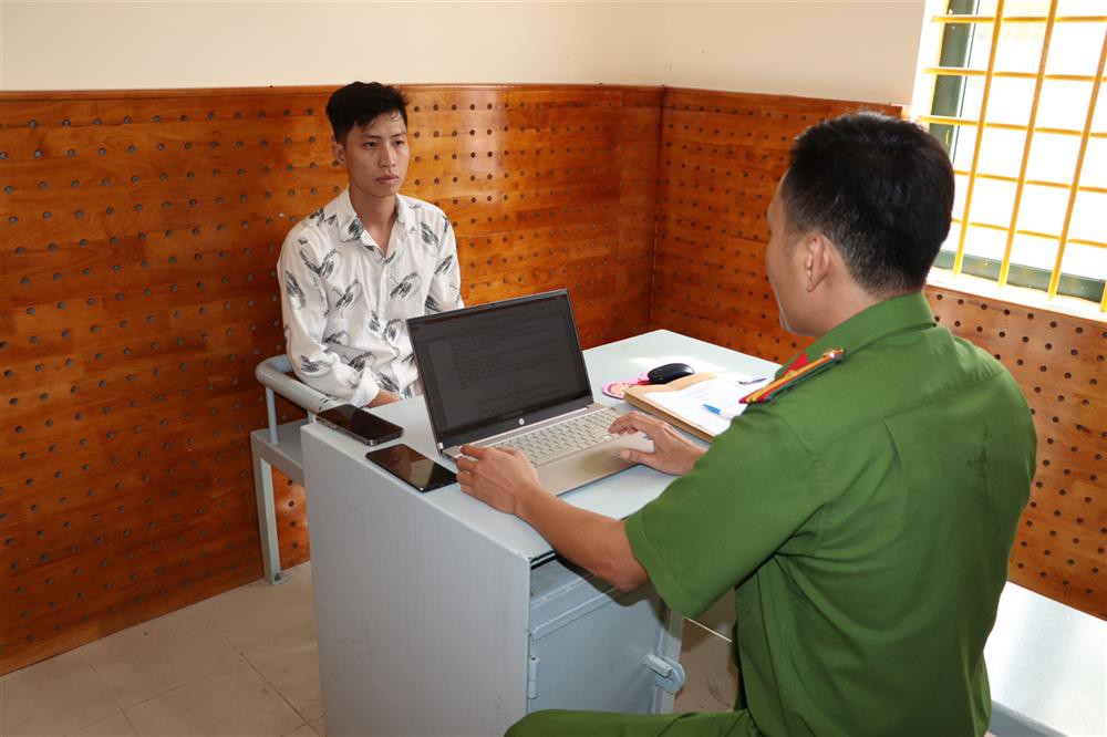 Công an dởm đi cướp tài sản, bắt người trái phép bị công an xịn tóm gọn - Ảnh 1.