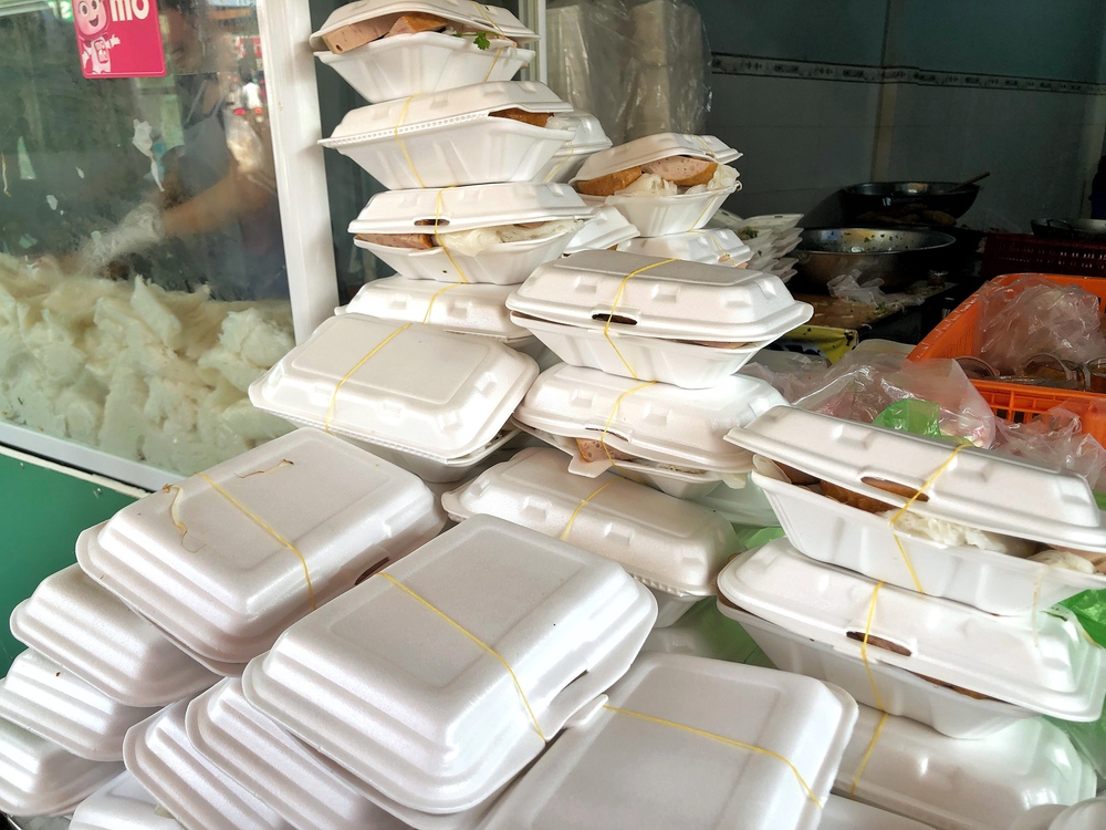 Hàng bánh ướt 25k tràn hộp, mỗi ngày làm 600kg chả vẫn không đủ bán nhưng gây tranh cãi là do đâu? - Ảnh 5.