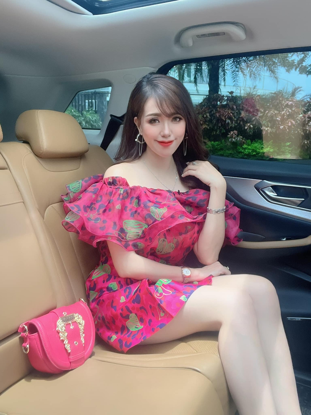 Hot girl Việt đình đám một thời: Giờ là giám đốc marketing, 32 tuổi vẫn nóng bỏng, sexy như thuở nào - Ảnh 4.