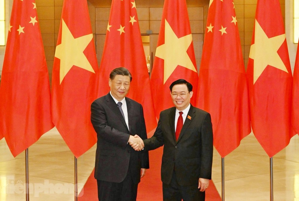 Tổng Bí thư, Chủ tịch nước Trung Quốc Tập Cận Bình hội kiến Chủ tịch Quốc hội Vương Đình Huệ - Ảnh 1.