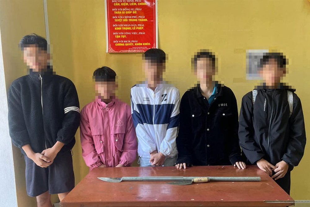 Nhóm thiếu niên ở Tuyên Quang mang vũ khí định hỗn chiến trước cổng trường - Ảnh 1.