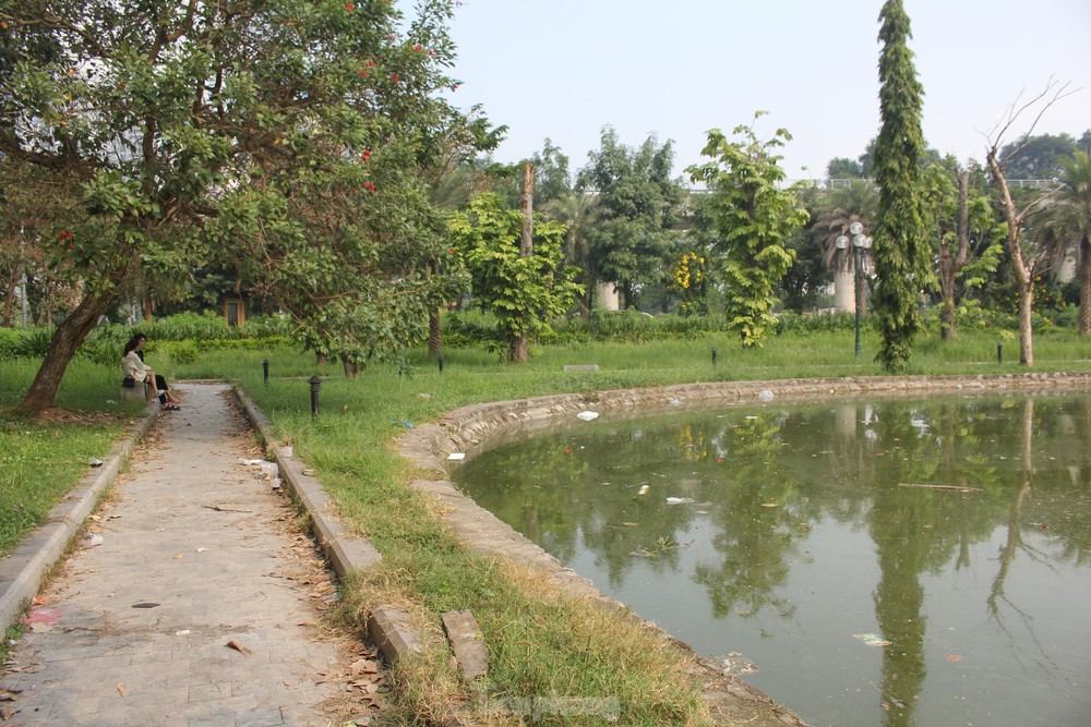 Nhếch nhác công viên trăm tỷ nằm giữa hai quận ở Hà Nội - Ảnh 13.
