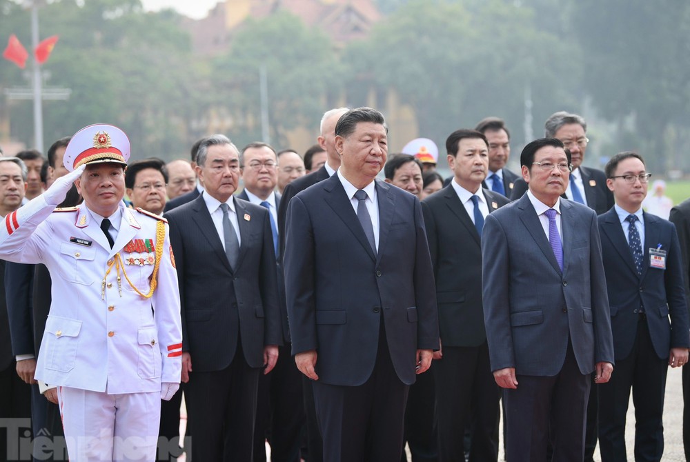 Tổng Bí thư, Chủ tịch nước Trung Quốc Tập Cận Bình viếng Lăng Chủ tịch Hồ Chí Minh - Ảnh 1.