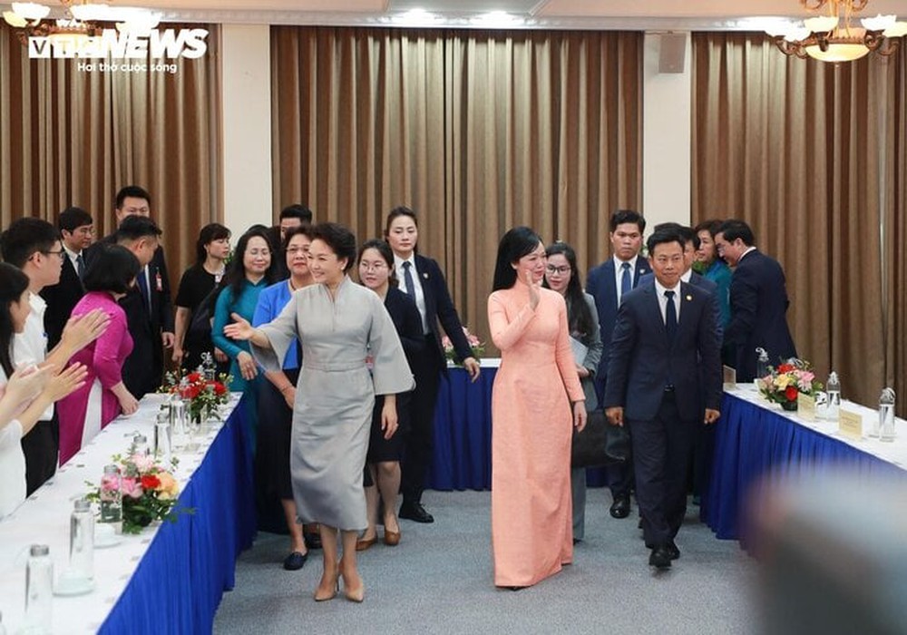 Hai Phu nhân Chủ tịch nước Việt Nam, Trung Quốc thăm Đại học Quốc gia Hà Nội - Ảnh 3.