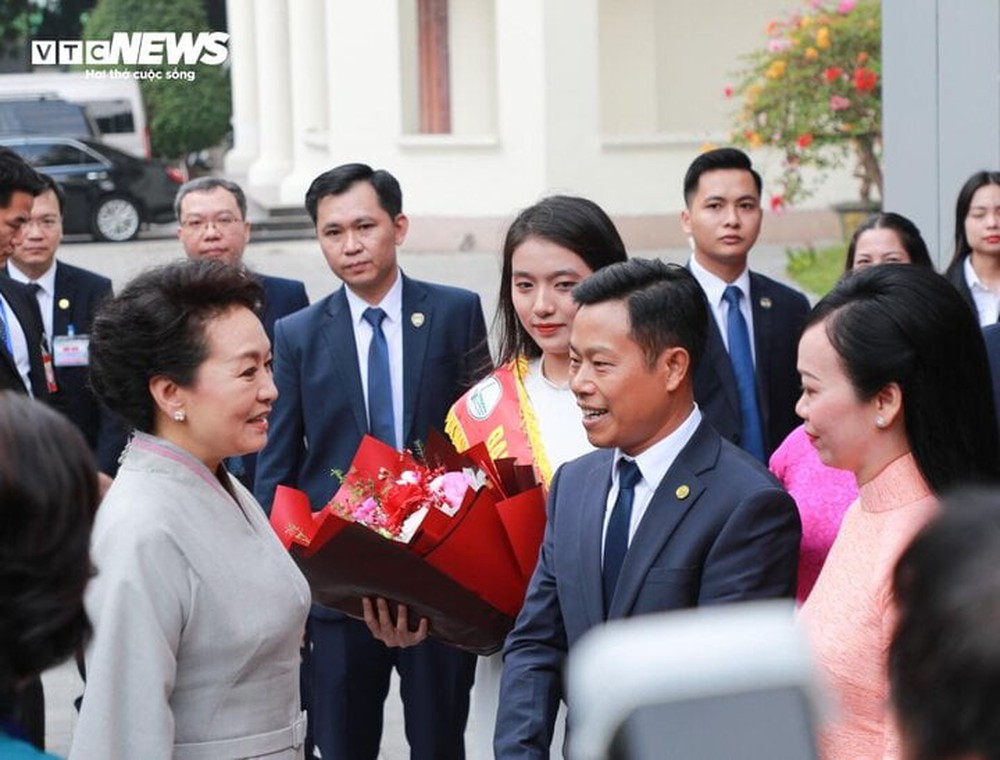 Hai Phu nhân Chủ tịch nước Việt Nam, Trung Quốc thăm Đại học Quốc gia Hà Nội - Ảnh 1.