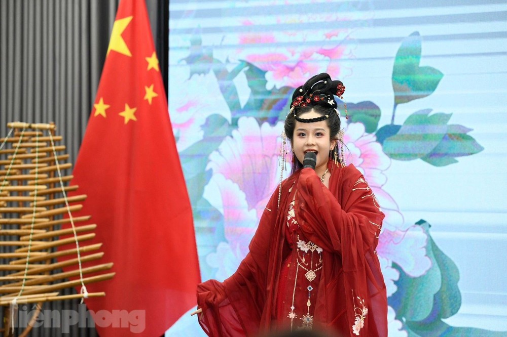 Nữ sinh phát biểu tại cuộc gặp gỡ nhân sĩ hữu nghị và thế hệ trẻ hai nước Việt Nam - Trung Quốc là ai? - Ảnh 4.
