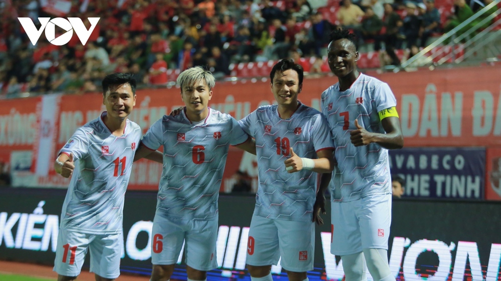 Thắng đậm Hougang United, Hải Phòng FC gửi lời chia tay đẹp tới AFC Cup - Ảnh 2.