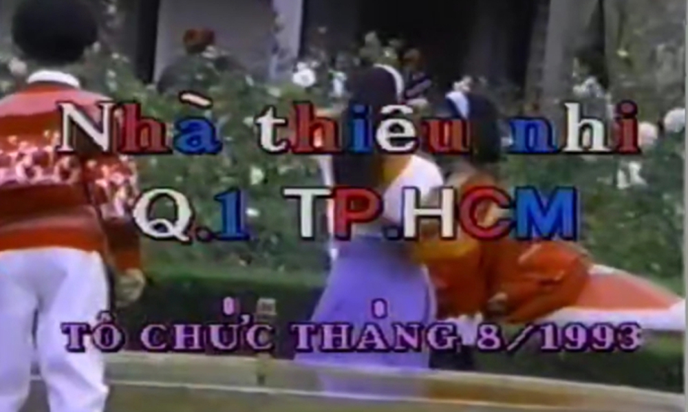 Cô bé học sinh có nụ cười tươi rói trong đoạn video từ năm 1993 bỗng nổi tiếng MXH: Danh tính hiện tại khiến nhiều người thích thú - Ảnh 2.