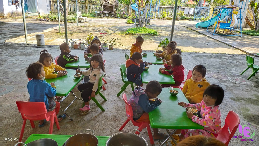 Với chỉ 150.000 đồng/tháng, hàng triệu người Việt đang “góp gạo” cùng dự án thiện nguyện này để mang đến những bữa cơm no cho hơn 4.000 trẻ vùng cao xứ Huế - Ảnh 2.