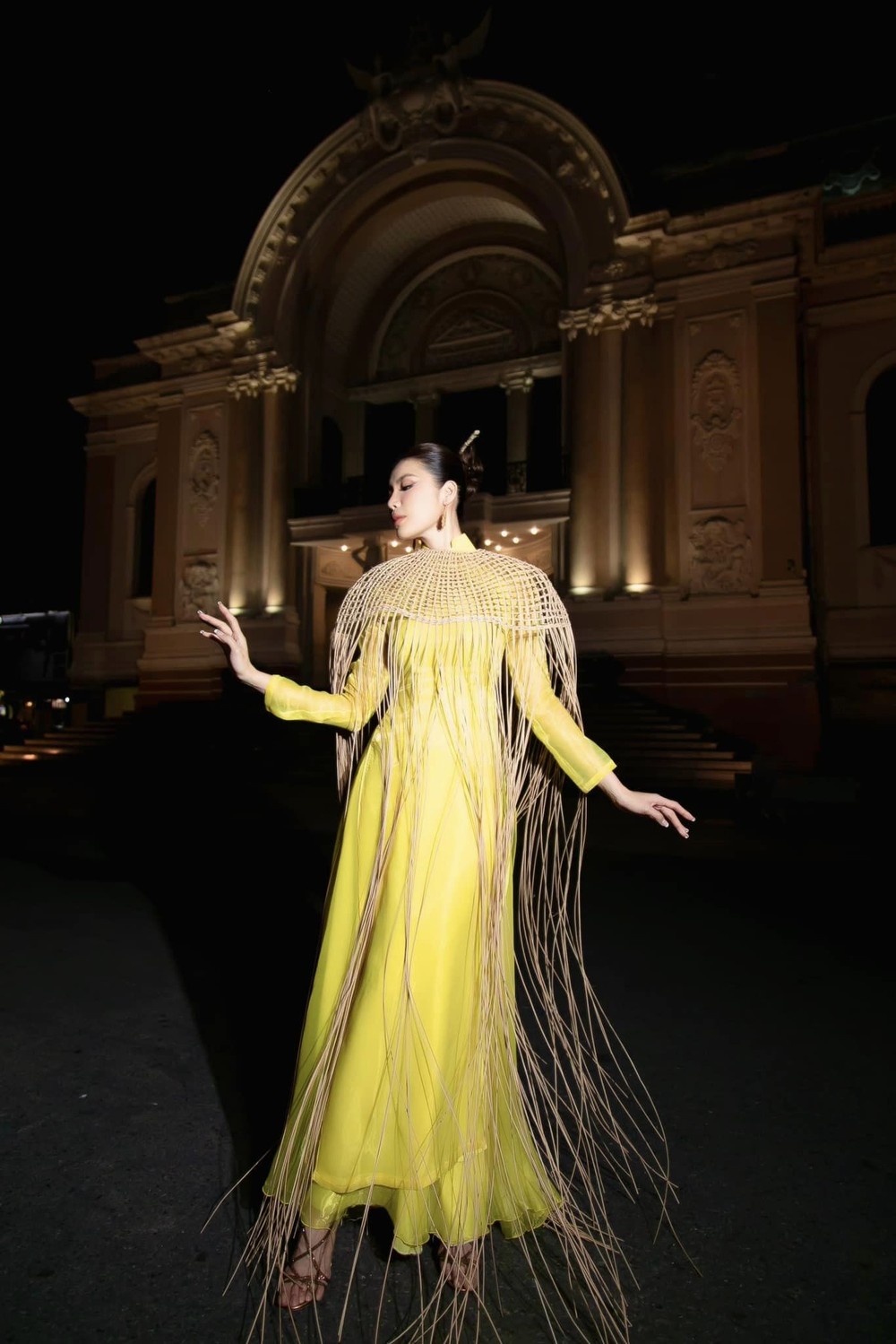 Mẫu váy từng được cố diễn viên Mai Phương trình diễn xuất hiện tại triển lãm - Ảnh 6.