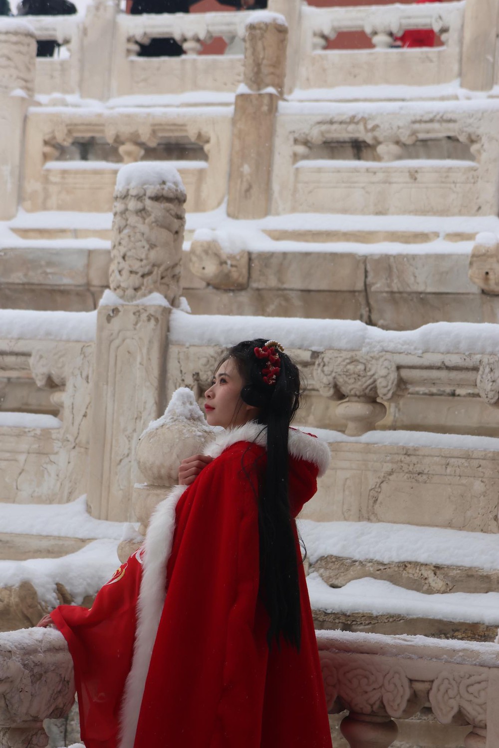 Du khách Việt may mắn được săn tuyết rơi đầu mùa đẹp như phim ở Tử Cấm Thành (Trung Quốc) - Ảnh 14.