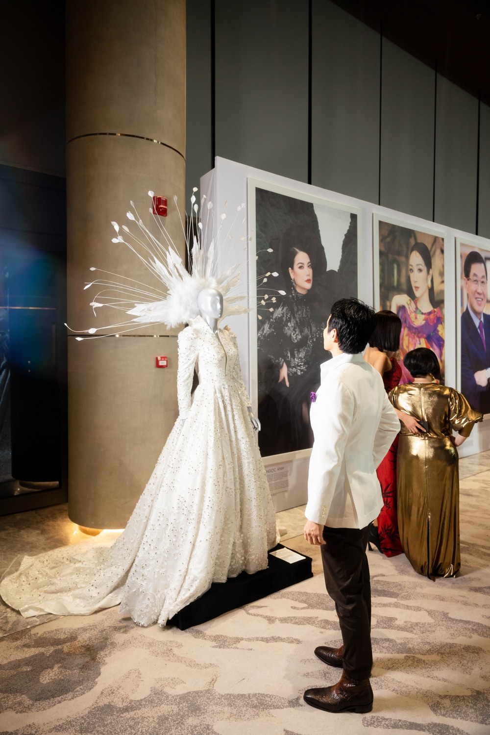 Mẫu váy từng được cố diễn viên Mai Phương trình diễn xuất hiện tại triển lãm - Ảnh 5.