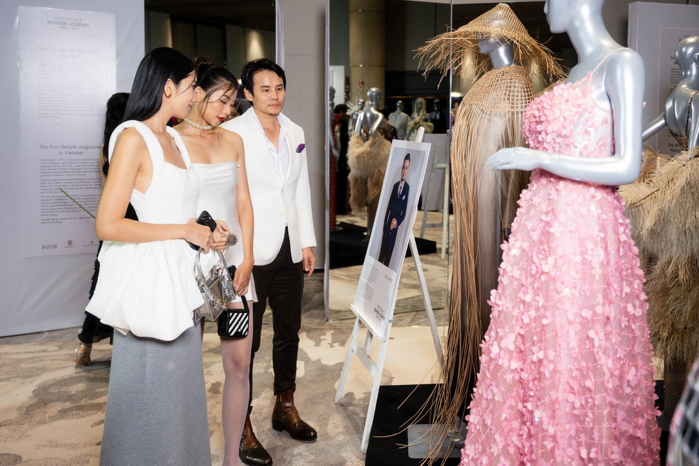 Mẫu váy từng được cố diễn viên Mai Phương trình diễn xuất hiện tại triển lãm - Ảnh 3.