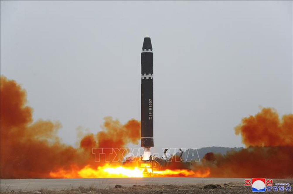 Giới chức Hàn Quốc: Triều Tiên có thể sớm thử ICBM trong tháng này - Ảnh 1.