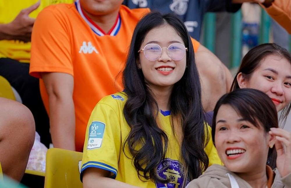 CLB Việt Nam ra quy định độc lạ như Man Utd, cổ động viên phản ứng trái chiều - Ảnh 1.