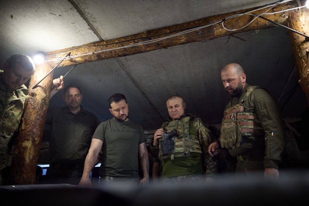Nga tận dụng sương mù đánh úp Avdiivka nhưng phải rút chạy vì mìn: Lính Ukraine đứng nhìn vì hết đạn