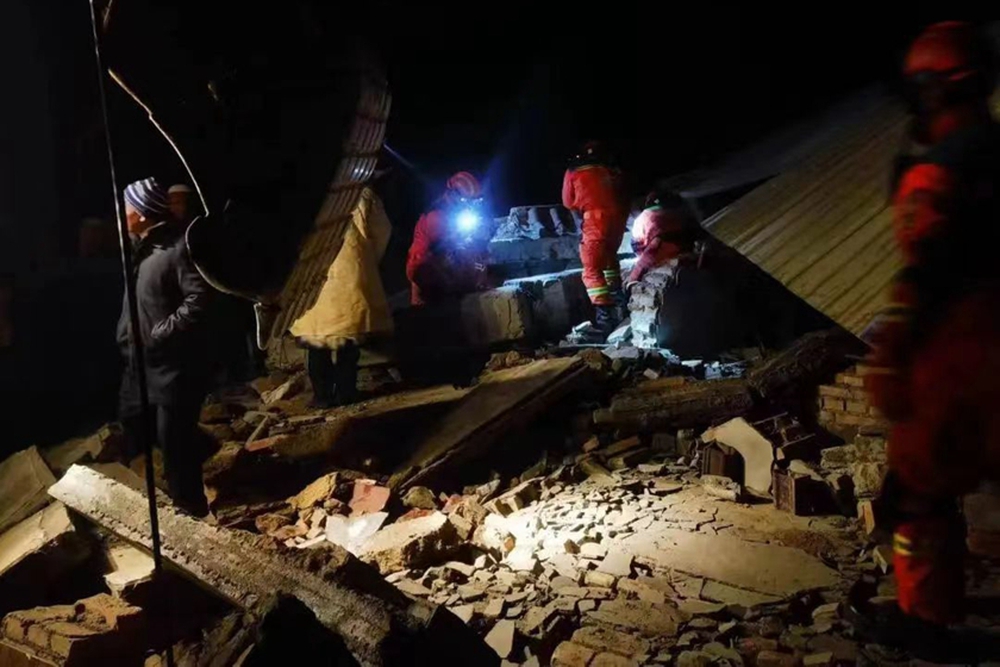 Trung tâm Mạng lưới Địa chấn Trung Quốc phát hiện nguyên nhân động đất ở Cam Túc: Đứt gãy ngược điển hình! - Ảnh 2.