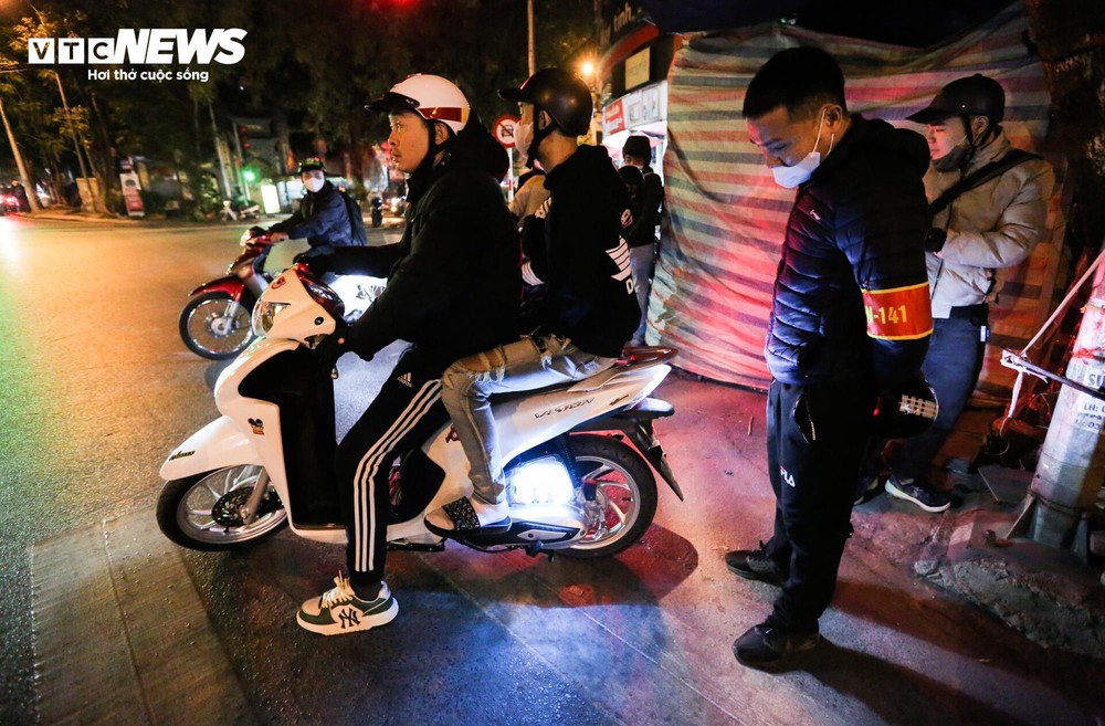 Cảnh sát 141 hóa trang đón lõng các quái xế độ xe, nẹt pô trên phố Hà Nội - Ảnh 13.