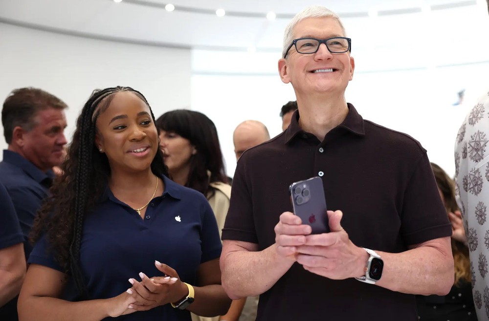 CEO Tim Cook tiết lộ những kỹ năng Apple tìm kiếm khi “săn” nhân tài: Phải tin rằng 1+1=3 - Ảnh 1.