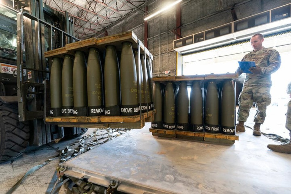Viện trợ quân sự cho Ukraine sang tay các công ty vũ khí Mỹ thế nào? - Ảnh 1.
