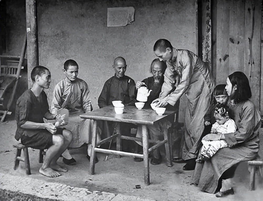 Loạt ảnh hiếm tiết lộ mức sống của gia đình giàu có ở Trung Quốc cách đây hơn 80 năm - Ảnh 1.