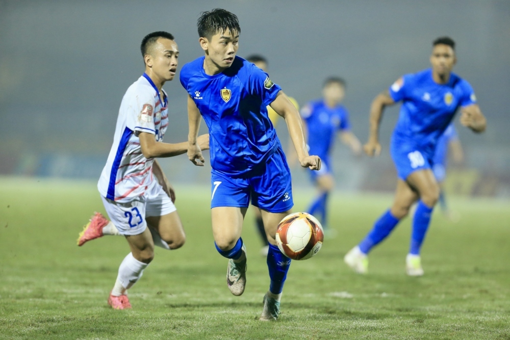 Trò cưng của HLV Troussier liên tục ghi bàn cho tân binh V-League - Ảnh 1.