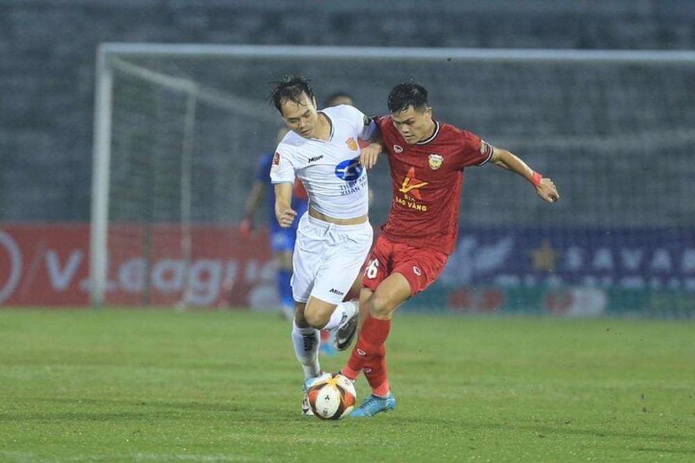 Văn Toàn tỏa sáng, CLB Nam Định củng cố ngôi đầu bảng V.League 2023/2024 - Ảnh 1.