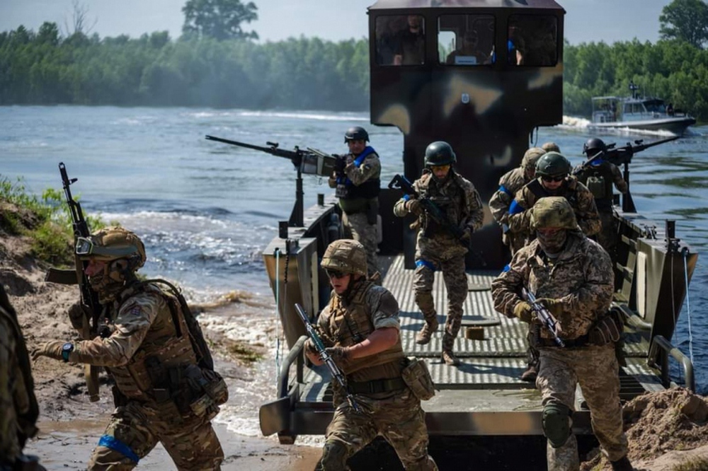Canh bạc mạo hiểm của Ukraine khi mở mặt trận mới ở tả ngạn sông Dnipro - Ảnh 1.