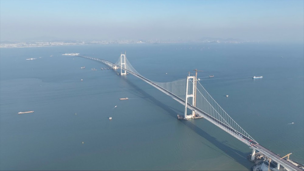 Trung Quốc: Siêu dự án cầu xuyên biển 6,7 tỷ USD lập kỷ lục thế giới lát nhựa chỉ trong 1 ngày - Ảnh 3.