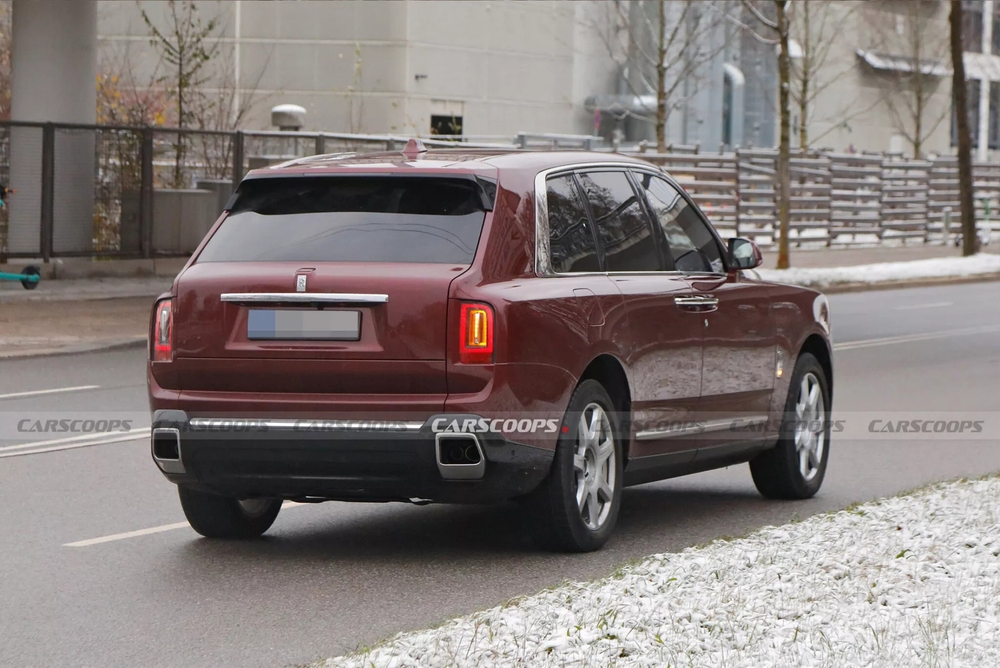 Rolls-Royce Cullinan 2024 để lộ đèn và lưới tản nhiệt phát sáng kiểu mới trên đường thử, dễ ra mắt năm sau - Ảnh 7.