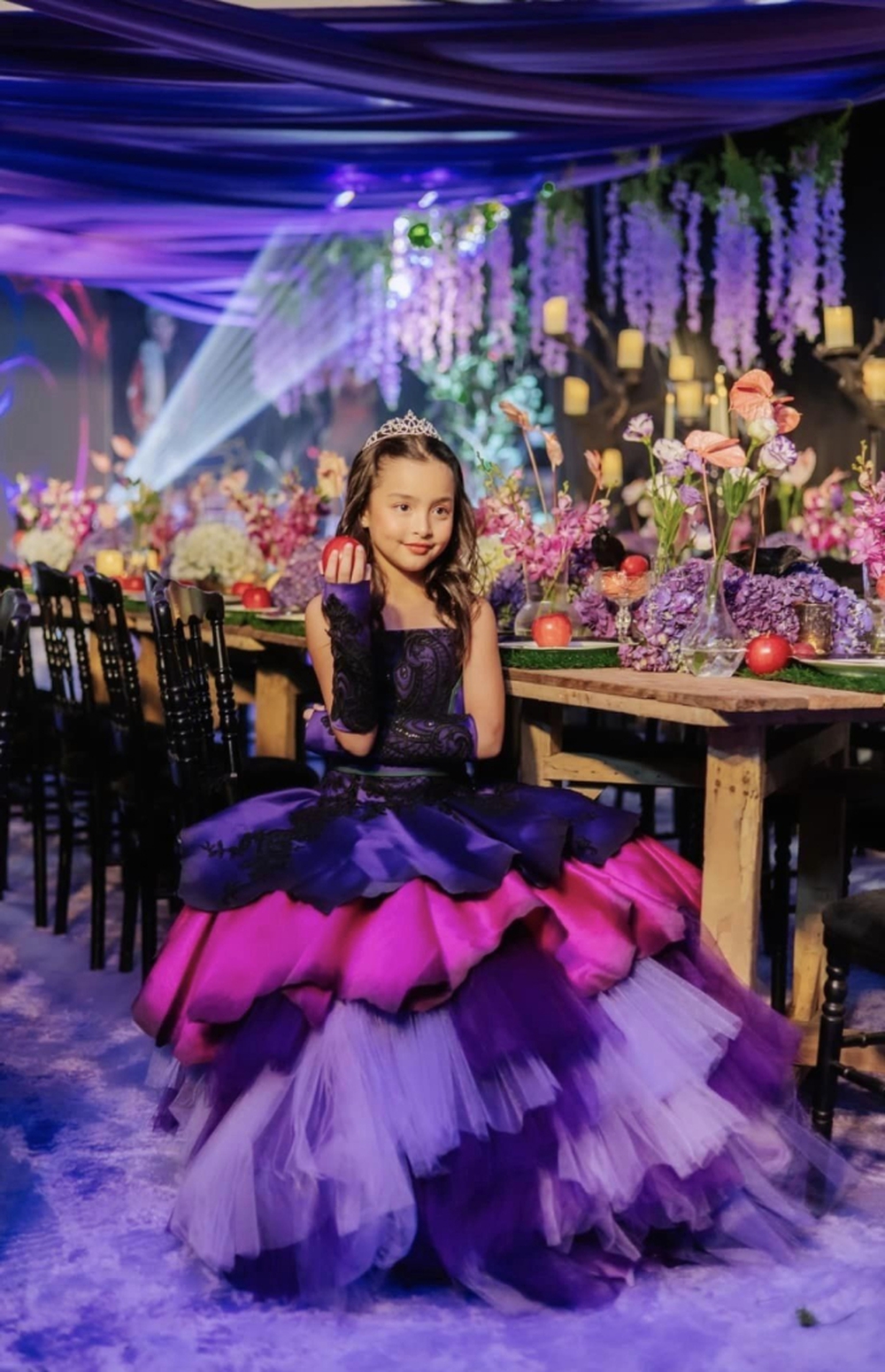 Clip hot: Ái nữ nhà mỹ nhân đẹp nhất Philippines hóa thân thành công chúa trong tiệc sinh nhật 8 tuổi, khiến 250 ngàn người phát sốt - Ảnh 2.