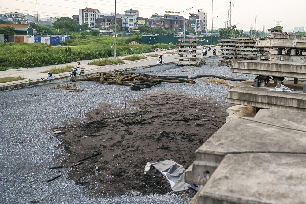 Cầu vượt bị bỏ quên trên đại lộ nghìn tỷ ở Hà Nội - Ảnh 10.