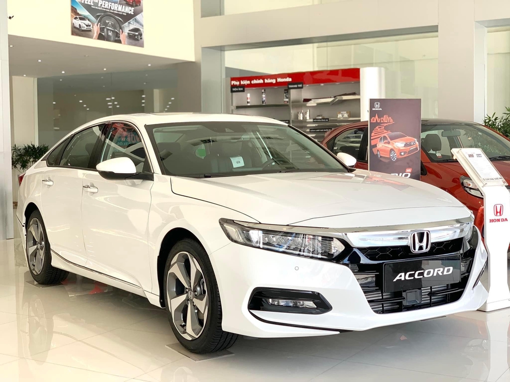 Honda Accord giảm kỷ lục 220 triệu: Liên tục tạo đáy mới để tìm khách, giá ngang Camry bản base - Ảnh 2.