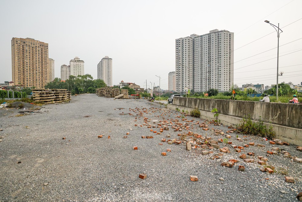 Cầu vượt bị bỏ quên trên đại lộ nghìn tỷ ở Hà Nội - Ảnh 6.