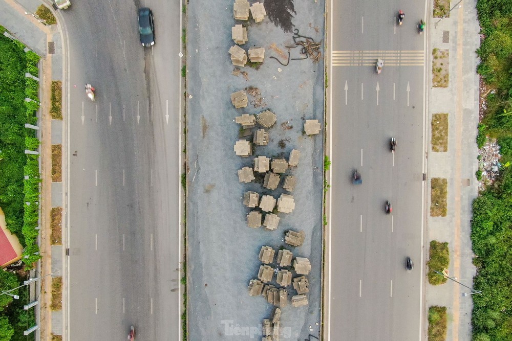 Cầu vượt bị bỏ quên trên đại lộ nghìn tỷ ở Hà Nội - Ảnh 5.