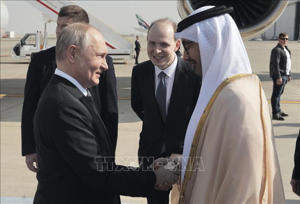 Điện Kremlin lý giải về việc tiêm kích hộ tống chuyên cơ chở Tổng thống Putin đến Trung Đông - Ảnh 1.