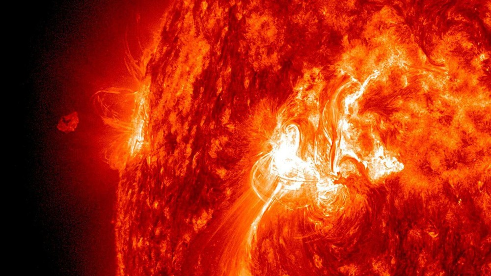 Phát hiện lỗ hổng lớn gấp 60 lần Trái Đất trên Mặt Trời - Ảnh 1.